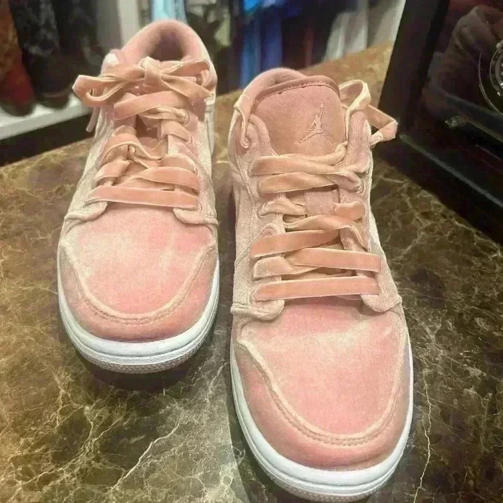 Nike Air Jordon 1 Low Low SE Pink Velvet/White- Size 7.5